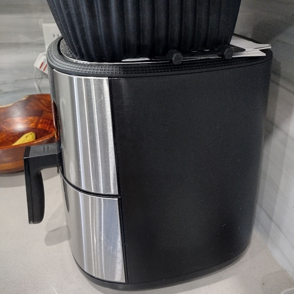 Chefman Air fryer, barely used, 3 months old, like new condition - Picture 5 of 8